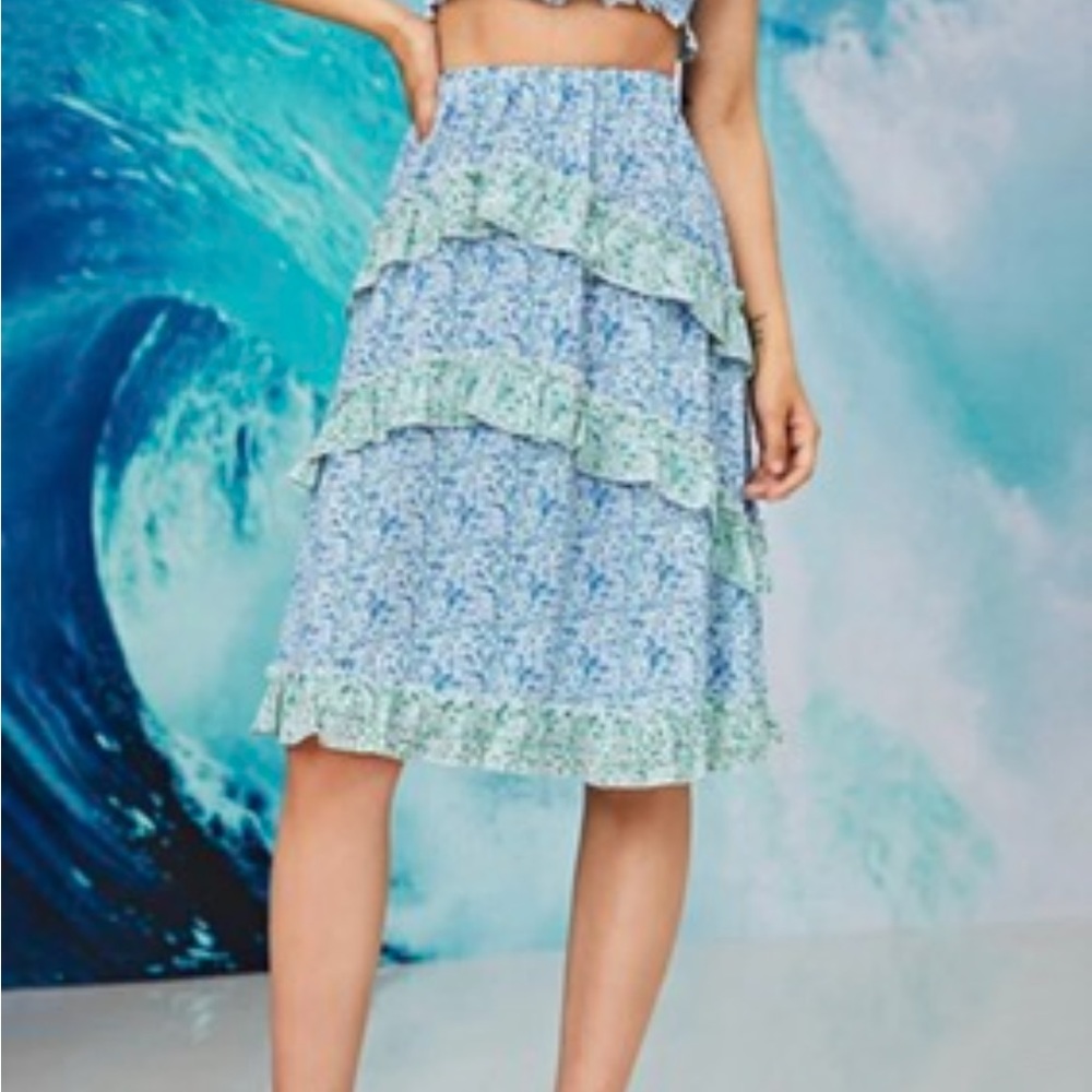 SHEIN Layered Ditsy Floral Skirt - Picture 4 of 6